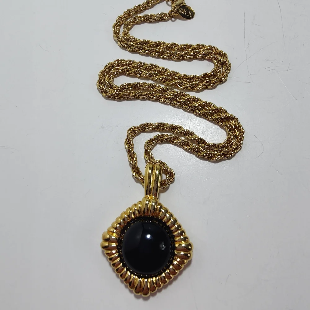 Vintage KJL Kenneth Jay Lane Black Cabochon Pendant Necklace Gold Tone Rope - Picture 2 of 10